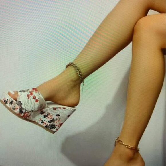 Ladies NEW size 9.5 Cloth wedge sandals - Picture 4 of 10